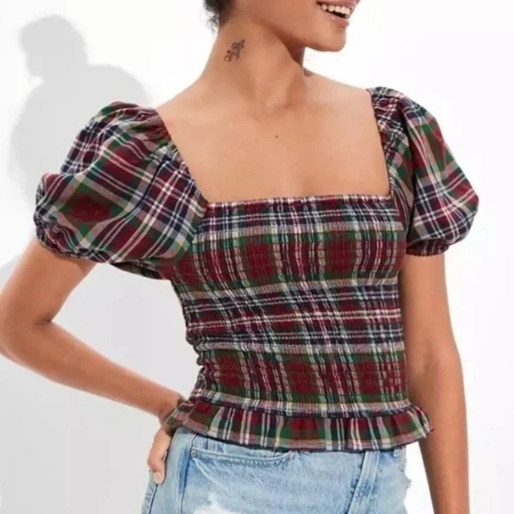NWT- AMERICAN EAGLE Smocked Plaid Puff Sleeve Top
